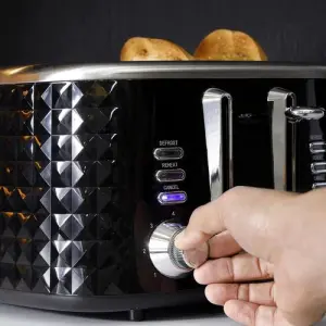 Geepas 4 Slice Bread Toaster-Adjustable 7-Browning Control 4 Slice Pop-Up Toaster with Removable Crumb Collection Tray & Reheat Perfect-Black (1 YR WRNTY)